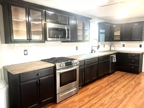 Kitchen - 5717 Bennett Rd, Jackson, MI 49201 photo 1 of 4