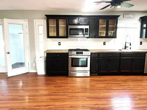Kitchen - 5717 Bennett Rd, Jackson, MI 49201 photo 3 of 4