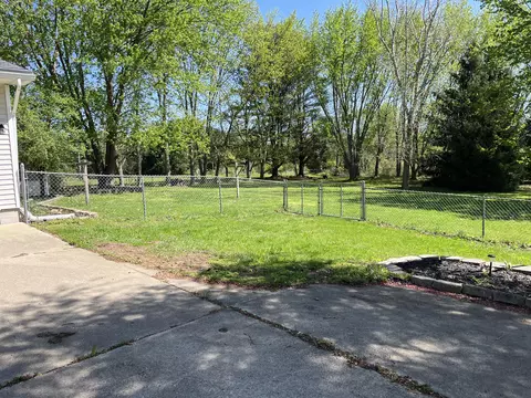 Exterior - 5717 Bennett Rd, Jackson, MI 49201 photo 3 of 8