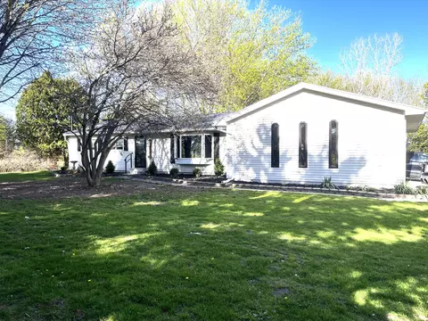 5717 Bennett Rd, Jackson, MI 49201