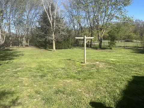 Exterior - 5717 Bennett Rd, Jackson, MI 49201 photo 4 of 8