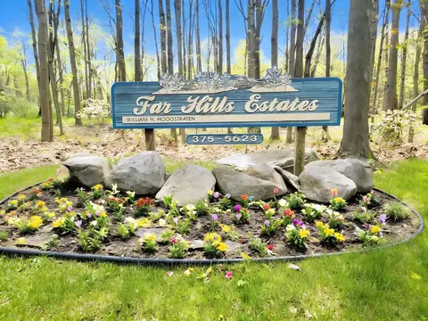 6029 Far Hills Way, Kalamazoo, MI 49009