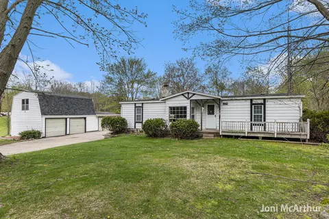 6124 Lincoln Lake Rd NE, Belding, MI 48809