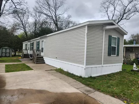 621 Taffy Ln, Muskegon, MI 49442