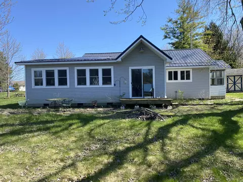 3230 Hazel St, Osseo, MI 49266