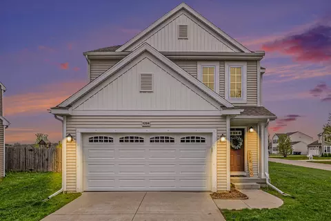 1204 Gardner Pond Ln, Vicksburg, MI 49097