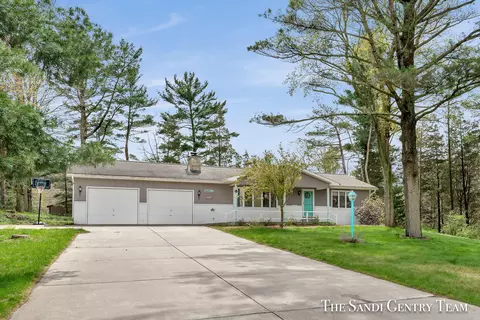 17784 Brucker St, Grand Haven, MI 49417