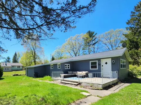 6049 Superior St, Coloma, MI 49038