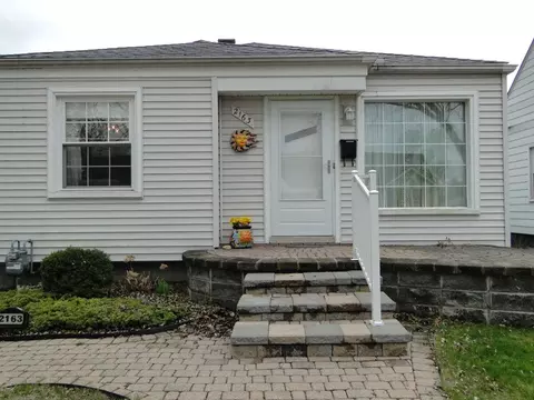 2163 Mill St, Lincoln Park, MI 48146