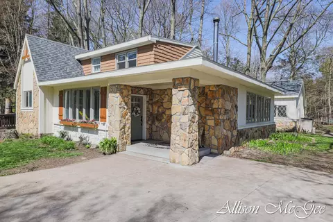 5182 Lake Harbor Rd, Norton Shores, MI 49441