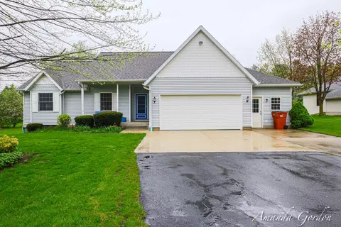 7367 11 Mile Rd NE, Rockford, MI 49341
