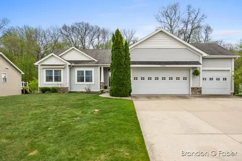1102 Shore Pointe Dr SW, Byron Center, MI 49315