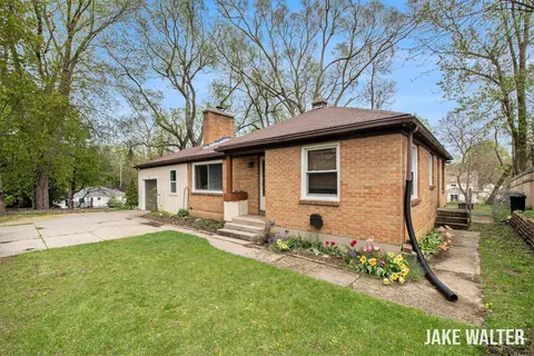 1006 Covell Ave NW, Grand Rapids, MI 49504