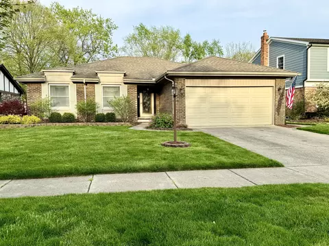 9336 Mayflower Ct, Plymouth, MI 48170