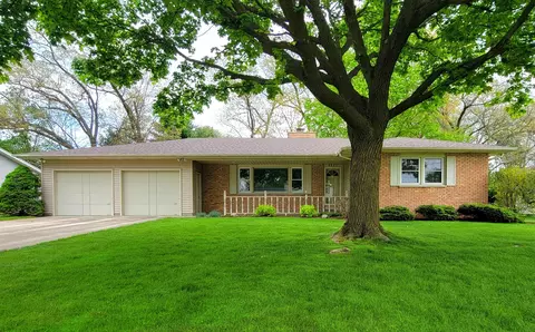 8837 Newhouse St, Portage, MI 49024