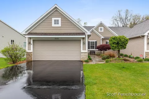 2476 Highridge Hills Ln, Grand Rapids, MI 49546