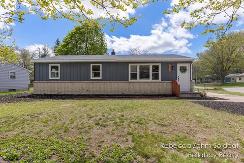 1238 Fallingbrook Dr SE, Kentwood, MI 49508