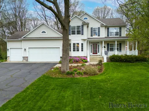 5133 Brownstone Dr NE, Rockford, MI 49341