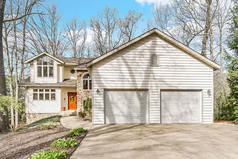 50211 Hicks Ave, New Buffalo, MI 49117