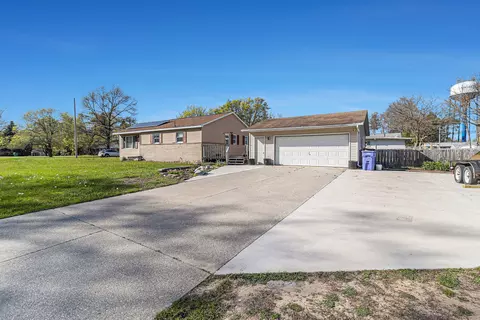 4782 Hunt St, Montague, MI 49437