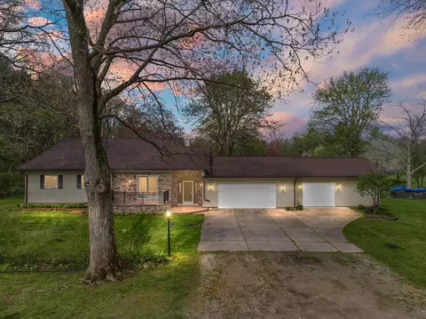 8563 Spencer Rd, South Lyon, MI 48178