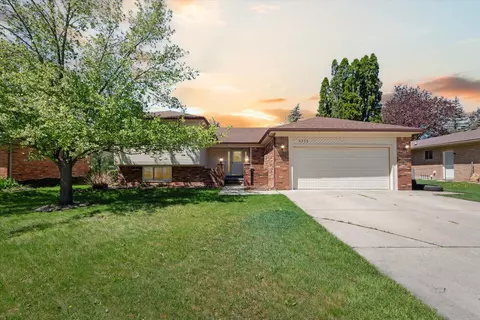 3775 Oxley Dr, Troy, MI 48083