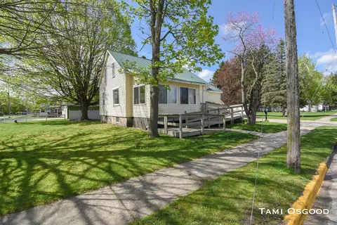 412 Gunn St, Sparta, MI 49345