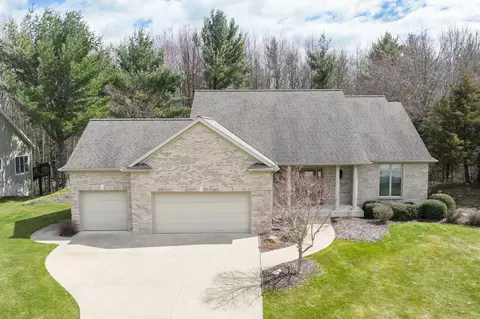 13752 Cottage Dr, Grand Haven, MI 49417