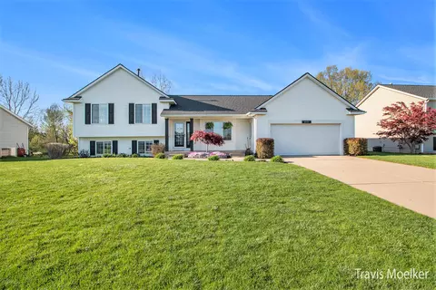 4131 Mallard Ln, Hudsonville, MI 49426
