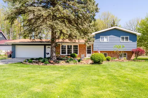 4067 Evergreen Ln, Benton Harbor, MI 49022