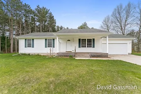 6675 Minard Dr, Muskegon, MI 49442