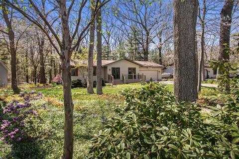 15308 Mercury Dr, Grand Haven, MI 49417