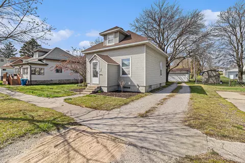 711 E Dowland St, Ludington, MI 49431