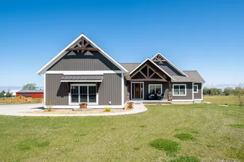 6179 144th Ave, Holland, MI 49423