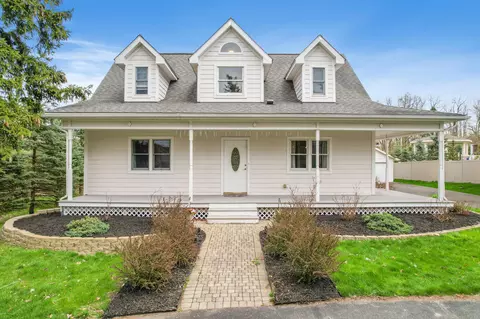 1795 Hiller Rd, West Bloomfield, MI 48324