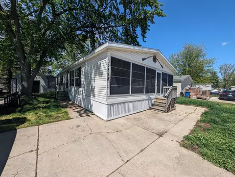 5883 Freeton Dr, Grand Rapids, MI 49548