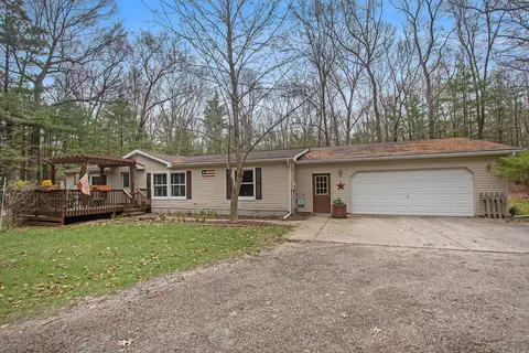 6446 Ridge Rd, Pentwater, MI 49449