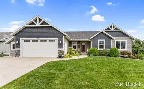 6684 Bradenwood Dr, Hudsonville, MI 49426
