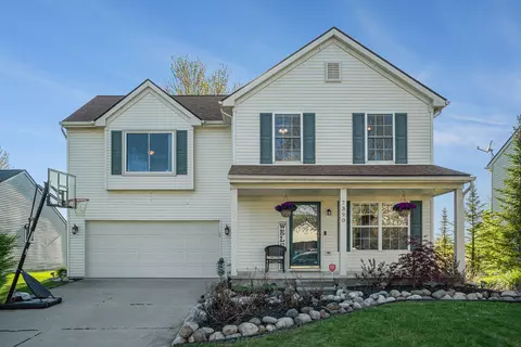 7390 Maplelawn Dr, Ypsilanti, MI 48197