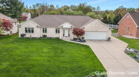 4514 Hidden Ridge Dr, Hudsonville, MI 49426