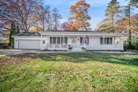 489 Skyline Dr, Horton, MI 49246