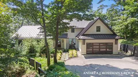 14231 Cricklewood Rd, Grand Haven, MI 49417