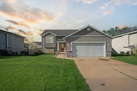 123 Bluegrass Ln, Holland, MI 49424