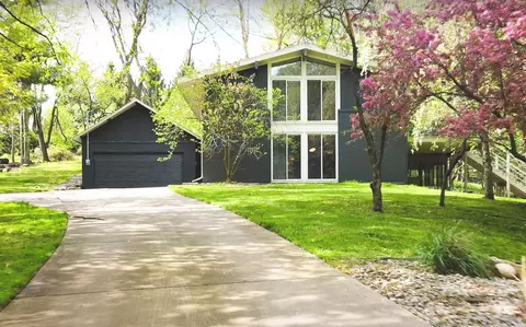 340 Glen Oak Dr NW, Grand Rapids, MI 49544