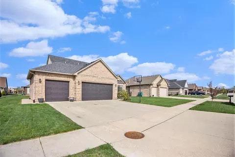 56627 Ruby Dr, Macomb, MI 48042 photo 2