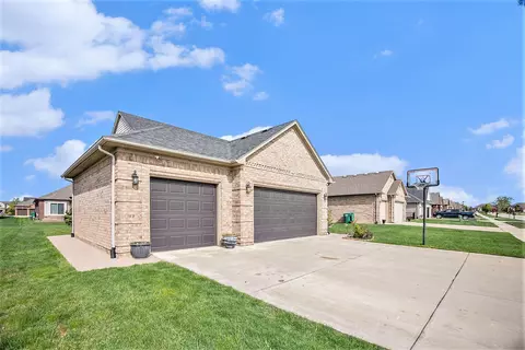 56627 Ruby Dr, Macomb, MI 48042 photo 3