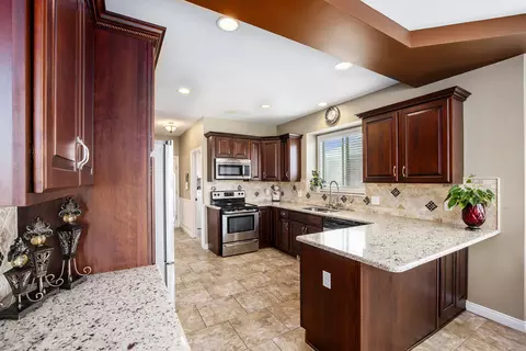 56627 Ruby Dr, Macomb, MI 48042 photo 11