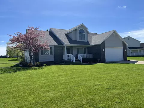 101 Calhoun Dr, Clinton, MI 49236