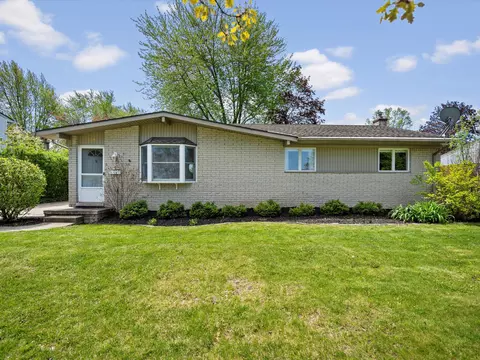 264 Nichols Dr, Saline, MI 48176