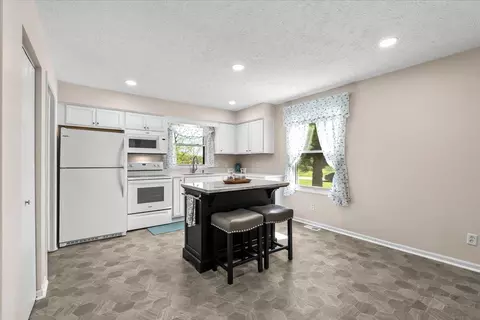 6979 Howe Rd, Bath, MI 48808 photo 5